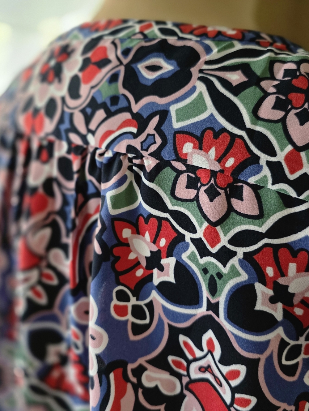 Ann Taylor LOFT | Vibrant Boho Floral Sleeveless Blouse Size Small Lightweight - Picture 9 of 12